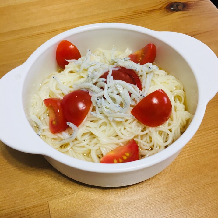 ２歳のお昼ご飯☆トマトとしらすのそうめん